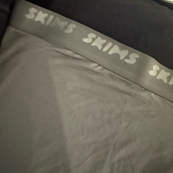Brand new with tags SKIMS men’s Charcoal Boxer Briefs 5x - Picture 3 of 6